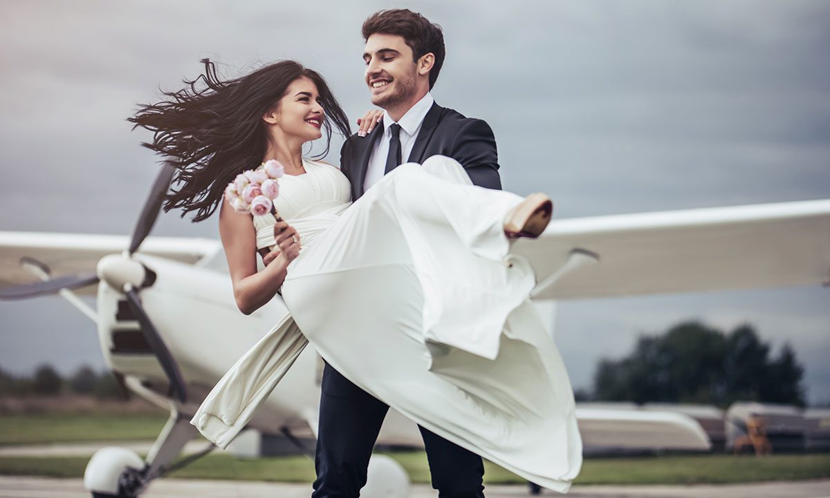 flying to your wedding in an airplane